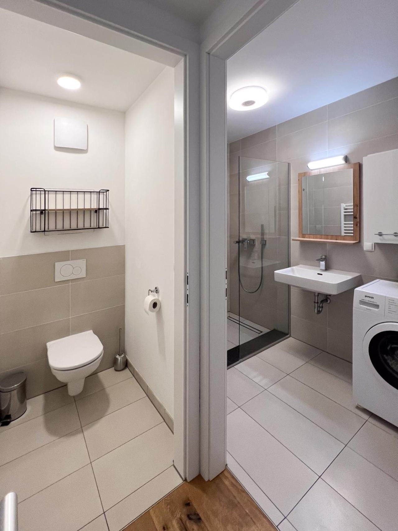 Modern Apartment W/ Cozy Balcony Near City Center 维也纳 外观 照片